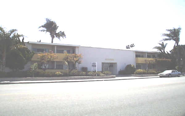 Newport Apartments in Oxnard, CA - Building Photo - Building Photo