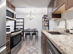 975 13th Av W in Vancouver, BC - Building Photo - Building Photo