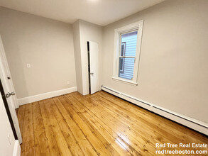 1572 Tremont St, Unit 3 in Boston, MA - Building Photo - Building Photo