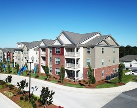 Revere at Tega Cay in Tega Cay, SC - Foto de edificio - Building Photo