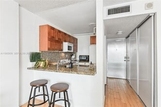 1035 West Ave in Miami Beach, FL - Building Photo - Building Photo