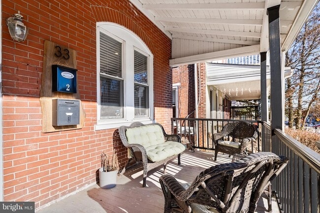 33 E Front St, Unit 2ND FL in Media, PA - Foto de edificio - Building Photo