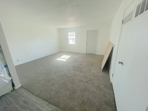 102 9th St in Ogden, KS - Building Photo - Building Photo