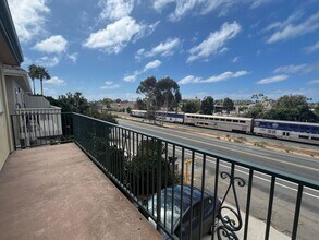 811-813 S Vulcan Ave in Encinitas, CA - Foto de edificio - Building Photo