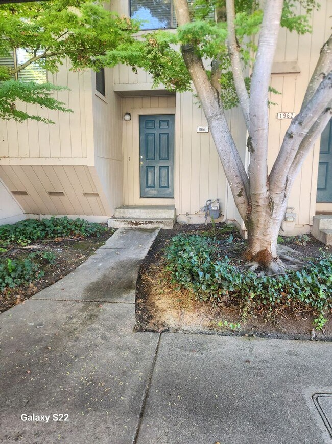 1960 Windmill Cir in Santa Rosa, CA - Building Photo - Building Photo