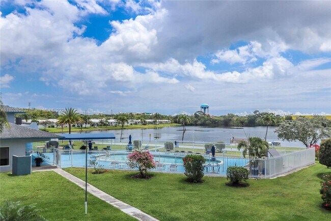 2223 Park Ln in Hollywood, FL - Building Photo - Building Photo