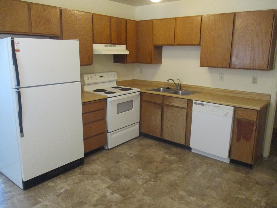 4693 S Arlington Park Dr-Unit -3 in West Valley City, UT - Foto de edificio