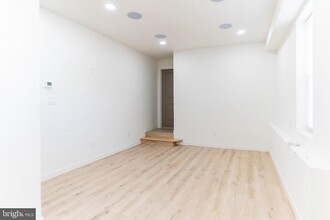 341 E Haines St in Philadelphia, PA - Foto de edificio - Building Photo