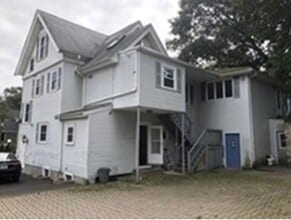 153 Walnut St, Unit 1 in Newton, MA - Foto de edificio - Building Photo
