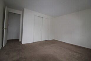 50 Orchard St, Unit 5-6 in East Hartford, CT - Building Photo