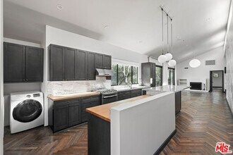 21273 Entrada Rd in Topanga, CA - Building Photo - Building Photo