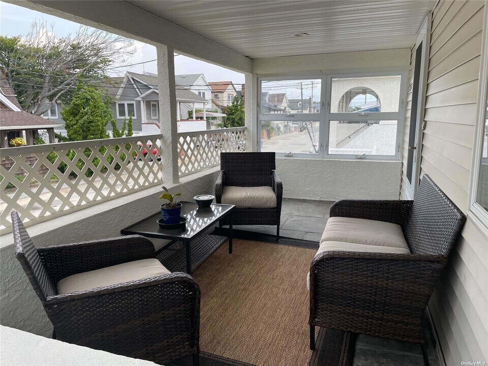 40 Malone Ave in East Atlantic Beach, NY - Building Photo