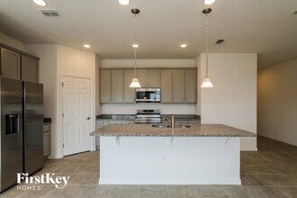 429 Reina Wy in Eagle Lake, FL - Building Photo - Building Photo