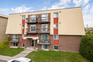 470 Clapin Pl in Laval, QC - Building Photo
