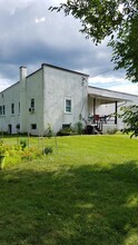 140 S Poplar St, Unit 140 in Macungie, PA - Foto de edificio - Building Photo