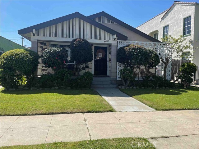 1030 W 64th St in Los Angeles, CA - Building Photo - Building Photo