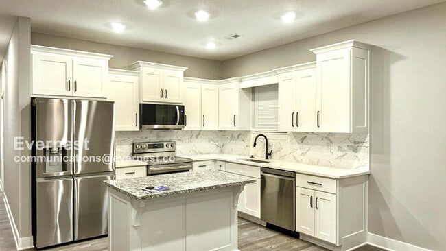 910 S Pope Ave in Independence, MO - Building Photo - Building Photo