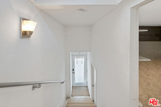 1239 S Orange Dr in Los Angeles, CA - Building Photo - Building Photo