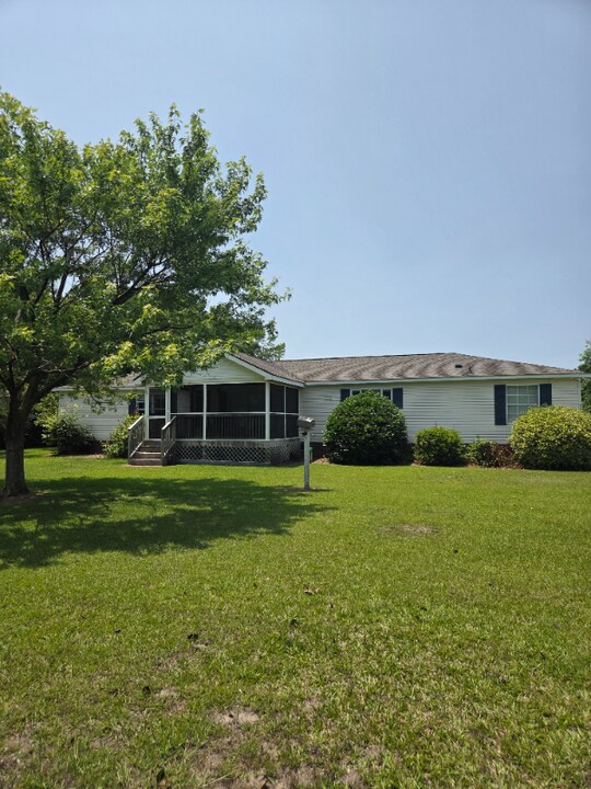 1261 Capps Bridge Rd in Pikeville, NC - Building Photo