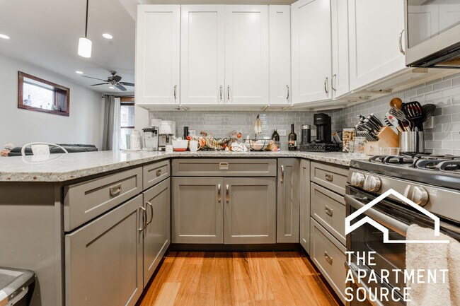 1019 W Oakdale Ave in Chicago, IL - Building Photo - Building Photo