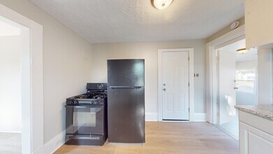 1371 W 85th St in Cleveland, OH - Building Photo - Building Photo