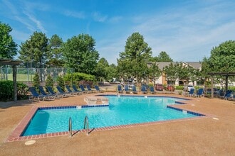 Southcrest Lake in Southaven, MS - Foto de edificio - Building Photo