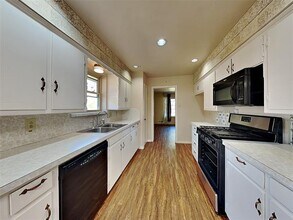 13630 Willow Bend Rd in Dallas, TX - Building Photo - Building Photo