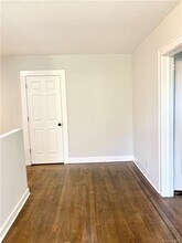10 Oakridge Pl-Unit -2C in Eastchester, NY - Building Photo - Building Photo