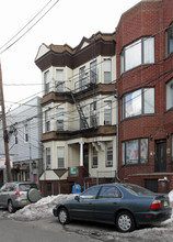 109 Hutton St in Jersey City, NJ - Building Photo - Building Photo