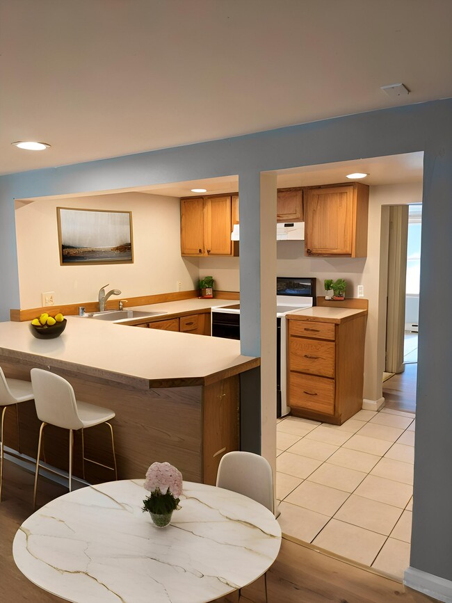 19614 15th Avenue Northeast, Unit C in Shoreline, WA - Building Photo - Building Photo