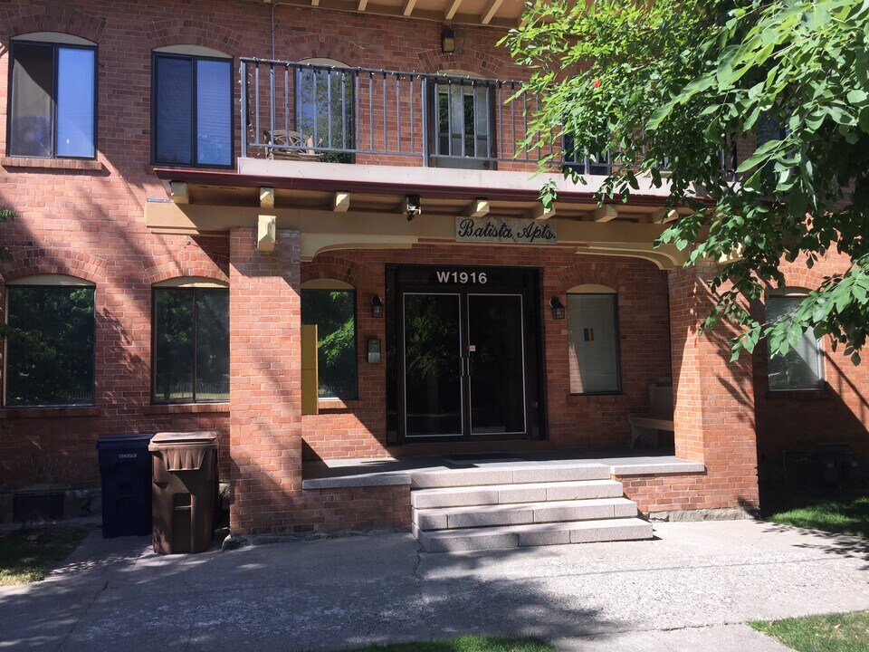 1916 W Riverside Ave, Unit 4 in Spokane, WA - Building Photo