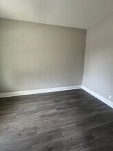 4207 W Market St in Louisville, KY - Building Photo - Building Photo