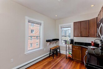 76 Parker Hill Ave, Unit 2 in Boston, MA - Foto de edificio - Building Photo
