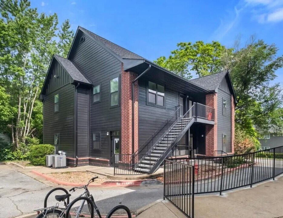 1137 N Leverett Ave in Fayetteville, AR - Foto de edificio