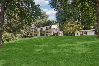 5 Timothy Ln in Candler, NC - Building Photo - Building Photo