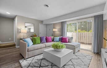 Woodland Creek Apartments in Durham, NC - Foto de edificio - Building Photo