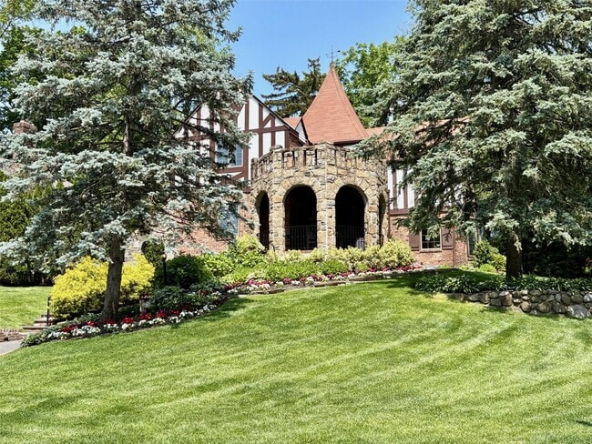 5 Rockcrest Rd in Manhasset, NY - Building Photo - Building Photo