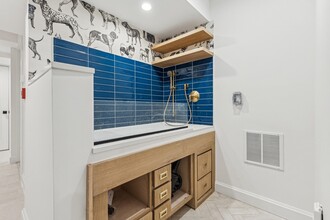 1618 Beacon St, Unit 3 in Brookline, MA - Foto de edificio - Building Photo