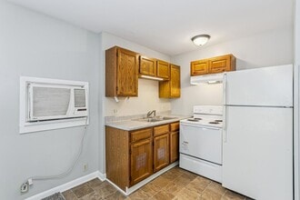 1723 N Holyoke St in Wichita, KS - Building Photo - Building Photo