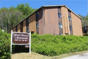 York Terrace in Shadyside, OH - Building Photo
