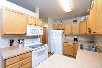 2565 Amber Valley Ct in Fargo, ND - Building Photo - Building Photo