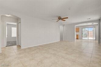 5028 Nardini Ave in Las Vegas, NV - Building Photo - Building Photo
