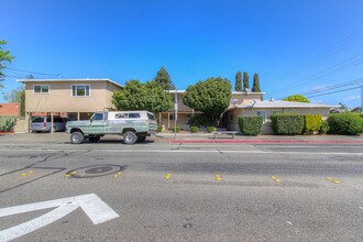 807 W 9th St in Santa Rosa, CA - Building Photo - Building Photo