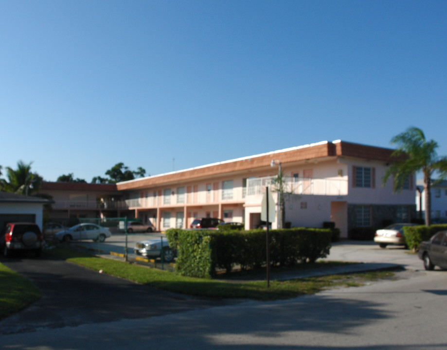 2822 Van Buren Street in Hollywood, FL - Building Photo