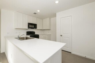 12528 Huntington Rdg Wy in Oklahoma City, OK - Building Photo - Building Photo