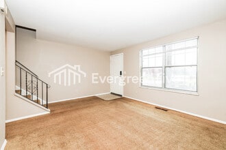 8064 Mt Everest St in Huber Heights, OH - Building Photo - Building Photo