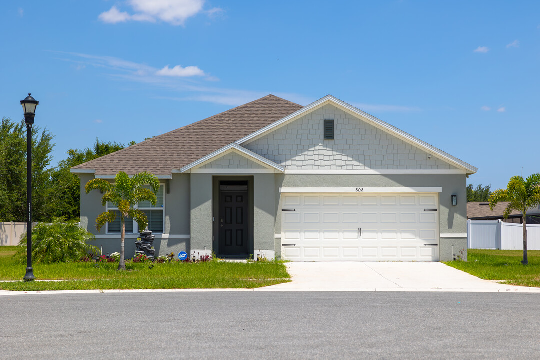 1 Grove Branch Rd in Wahneta, FL - Foto de edificio