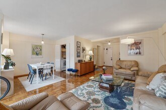 420 E 64th St in New York, NY - Building Photo - Building Photo