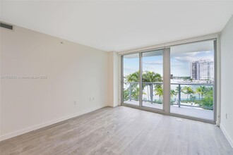 1500 Bay Rd, Unit N-1010 in Miami Beach, FL - Building Photo - Building Photo