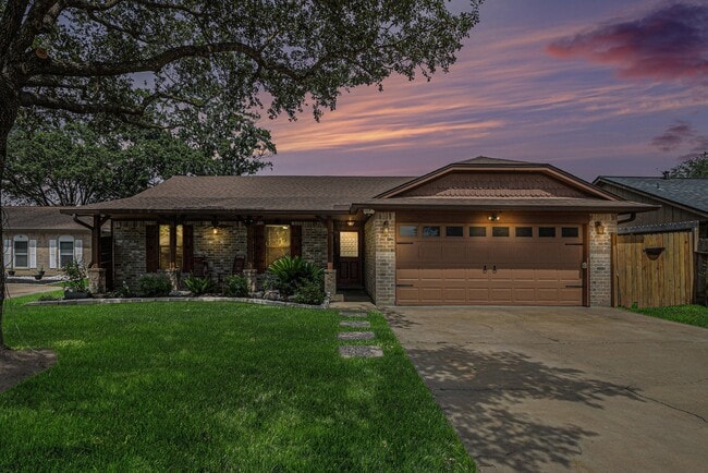 property at 2512 Village Cir Dr